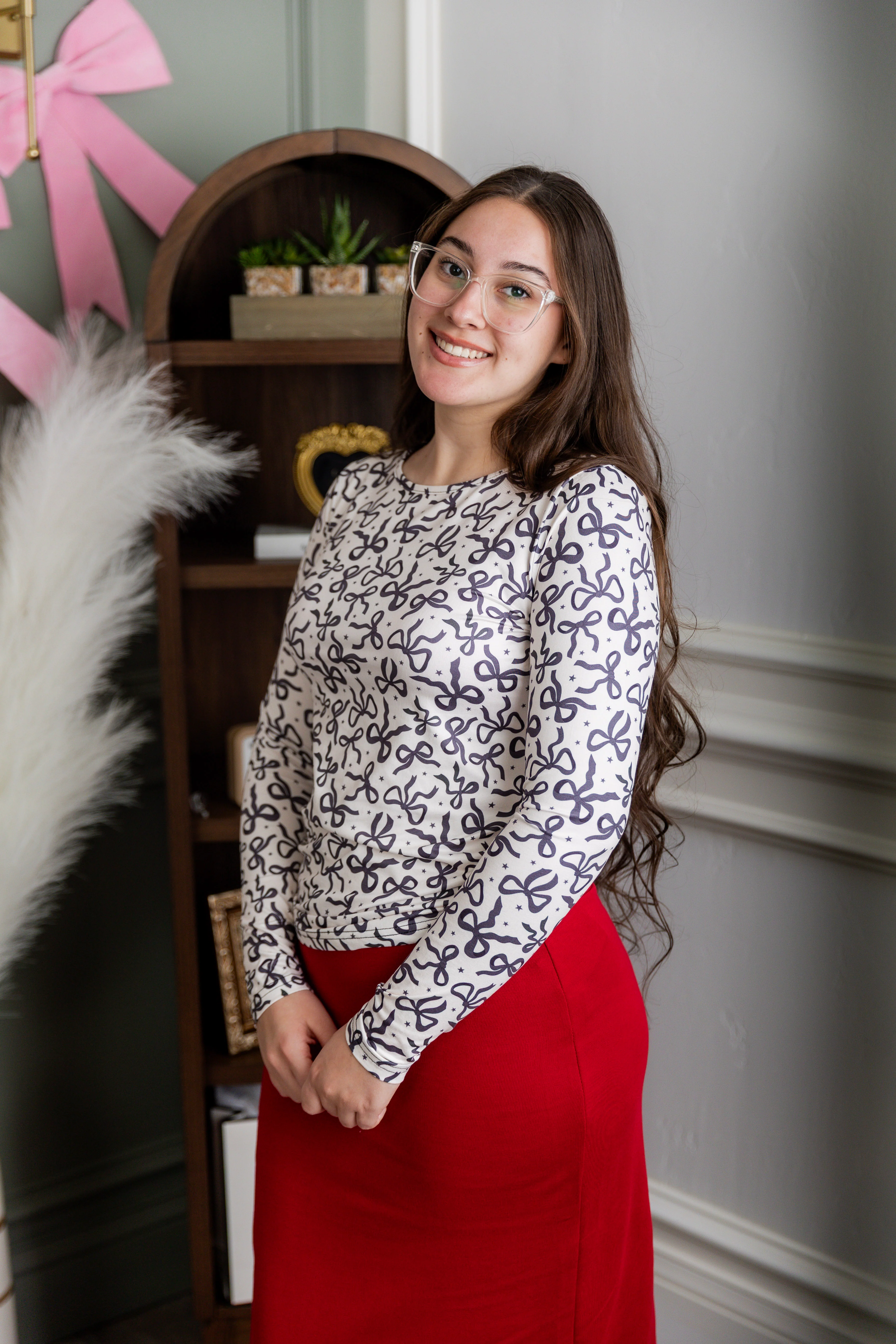 Essential Long Sleeve Tee in Bow & Tell - Votecaris