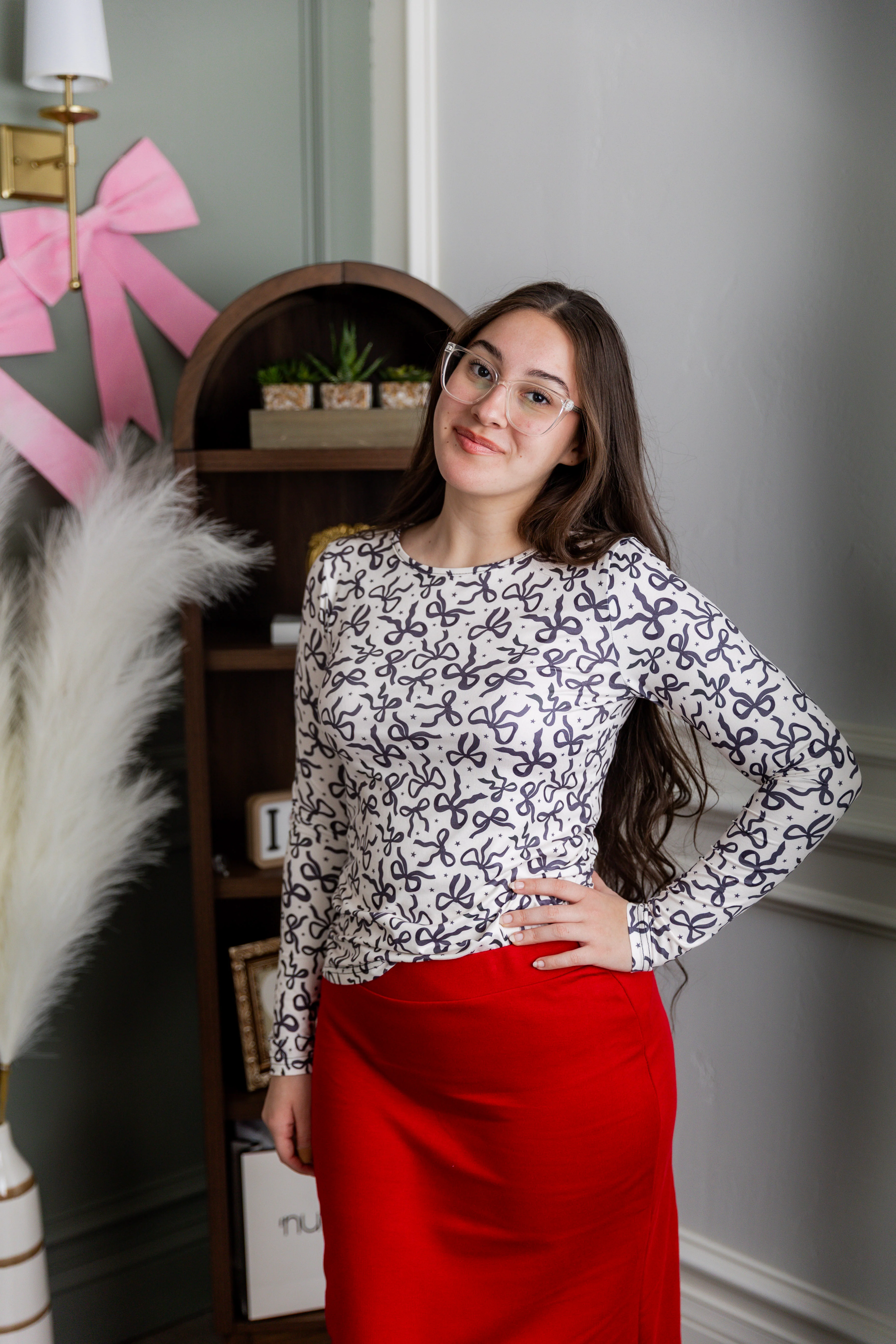 Essential Long Sleeve Tee in Bow & Tell - Votecaris